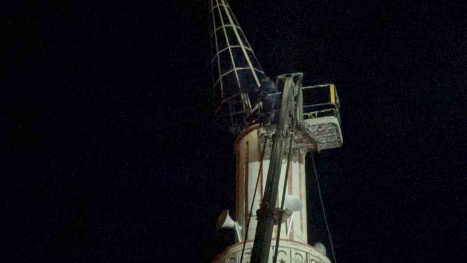 Fırtınada zarar gören minarede çalışma başlatıldı

