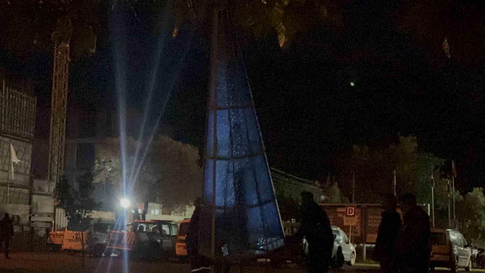 Fırtınada zarar gören minarede çalışma başlatıldı

