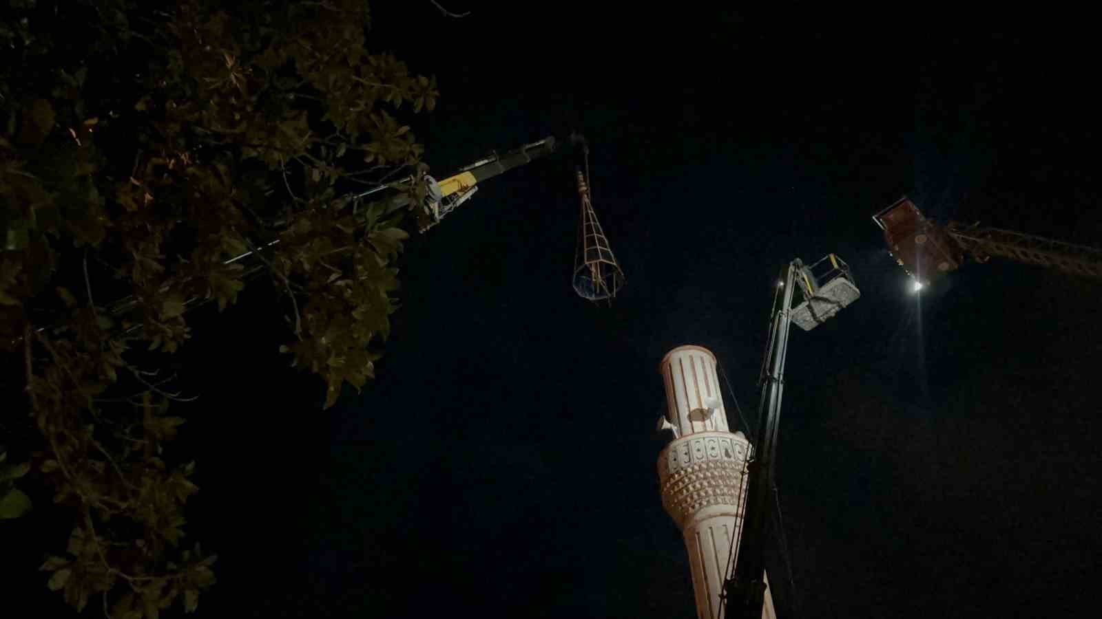 Fırtınada zarar gören minarede çalışma başlatıldı
