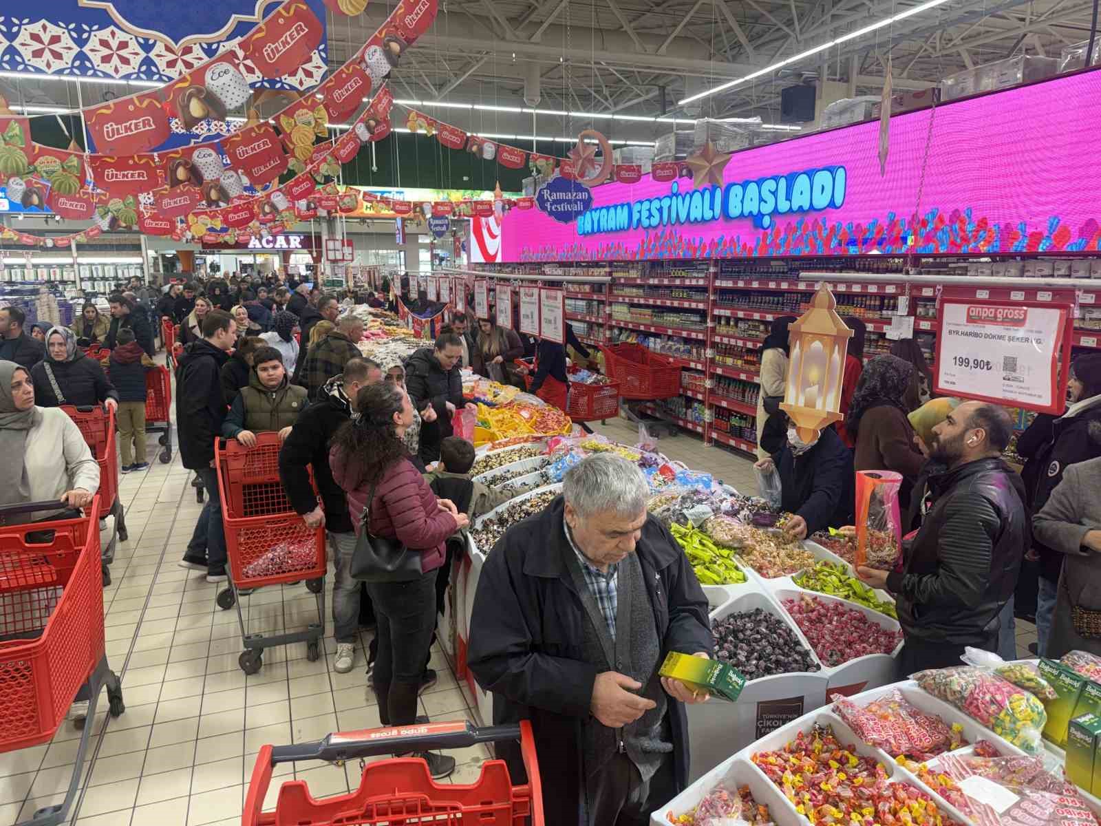 Fiyatı yarı yarıya düşen ete hücum ettiler
