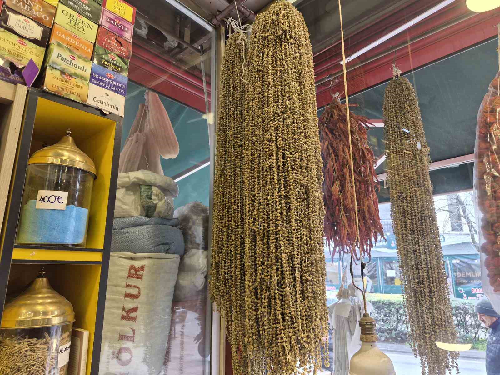 Fiyatıyla dikkat çeken kurutulmuş bamya 3 bin 500 TL’ye satılıyor
