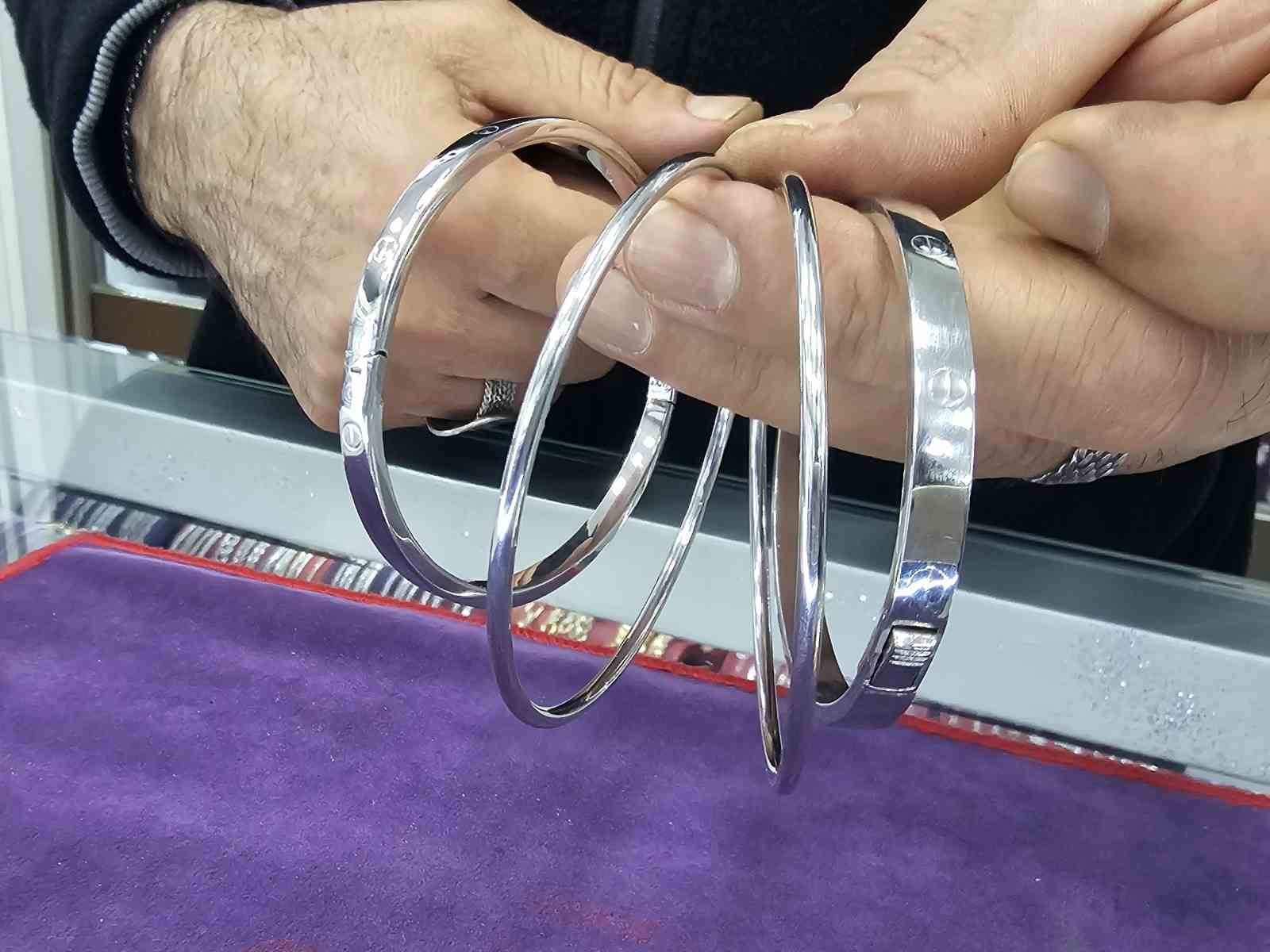 Fiyatlardaki artışlar, yatırım ve düğün takılarını değiştirdi: Altın bileziklerin yerini gümüş bilezikler alıyor
