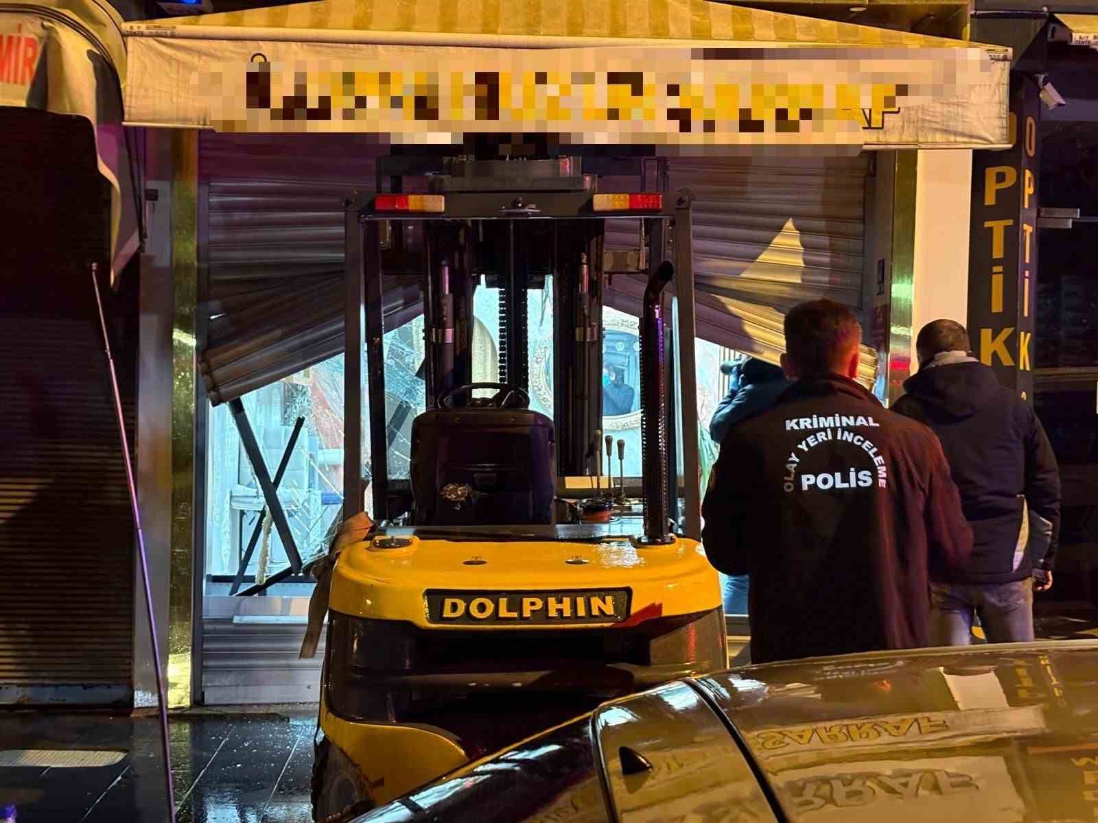 Forklifle gelmiş, eşekle kaçmış
