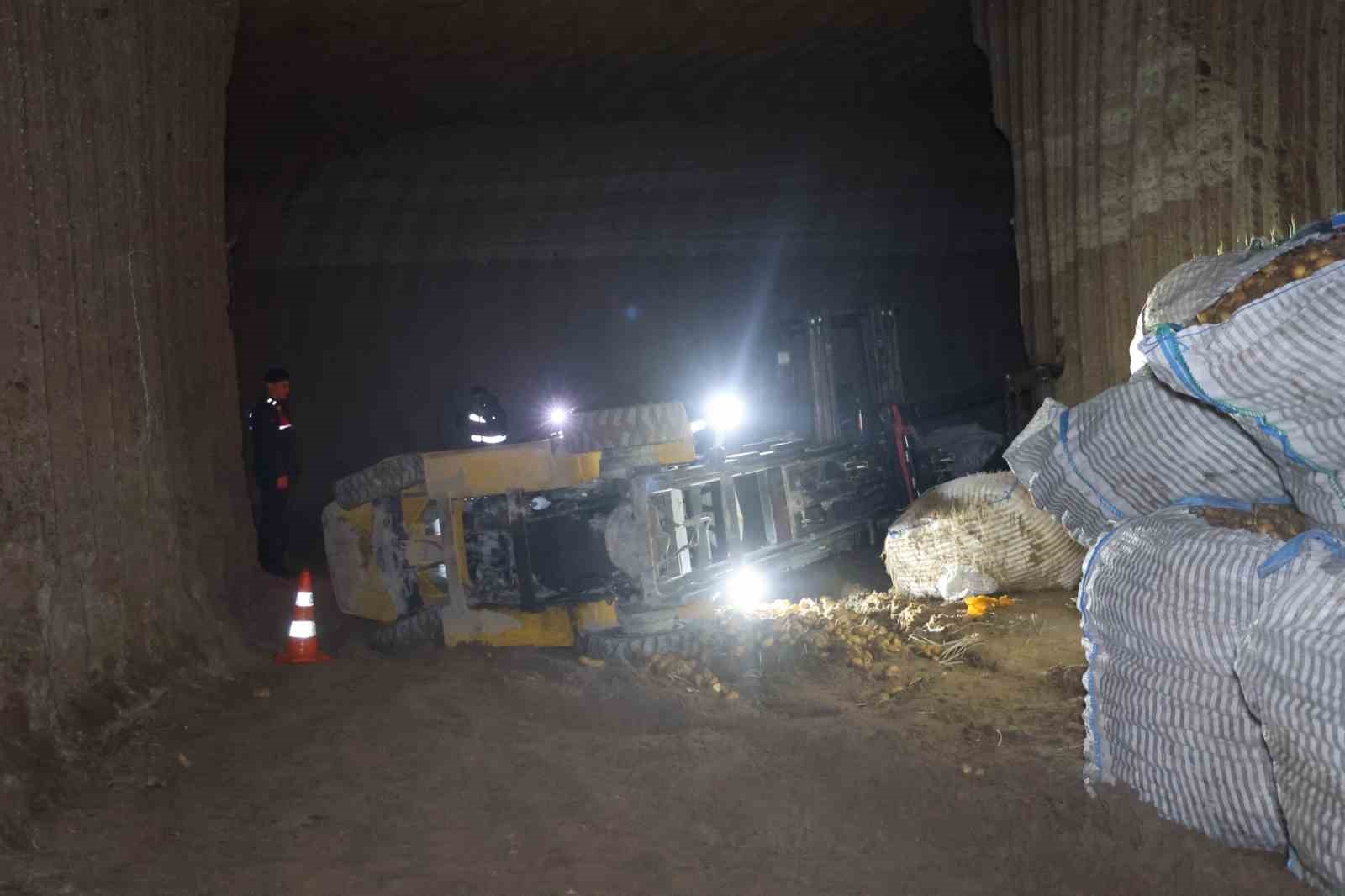 Forkliftin altında kalan işçi hayatını kaybetti
