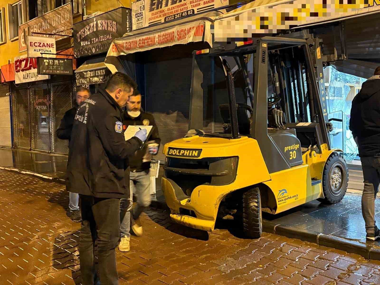 Forkliftli hırsız kamerada
