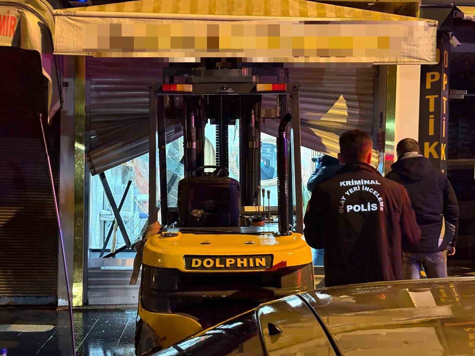 Forkliftli hırsız kamerada
