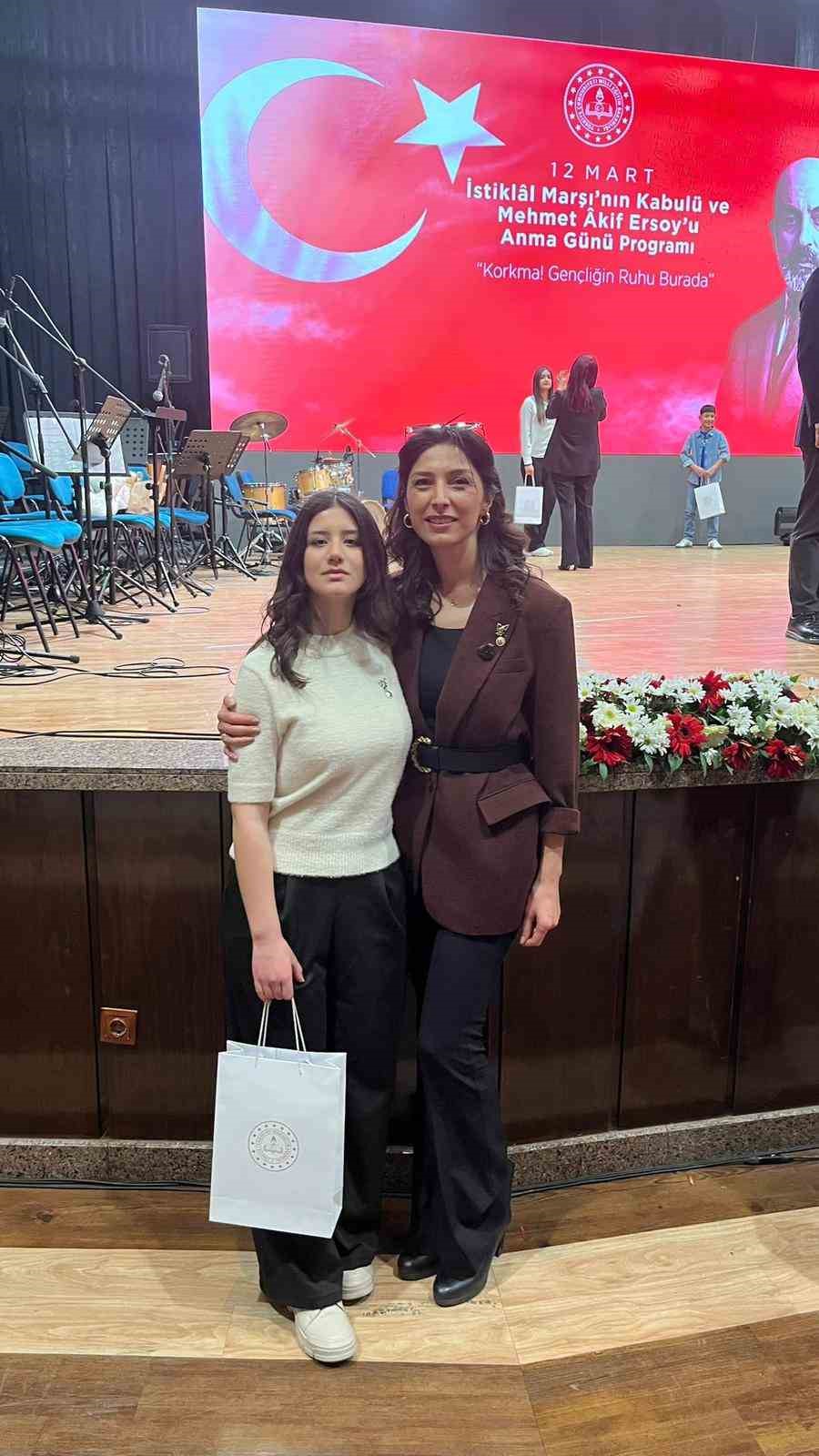 Fotoğraf yarışmasında Türkiye Birincisi Balıkesirli Merve Yakın
