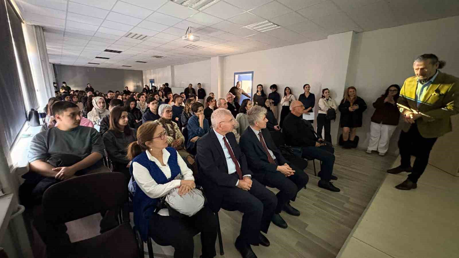 Fotoğrafın doğa, kent ve mimarlıkla kurduğu bağ ele alındı
