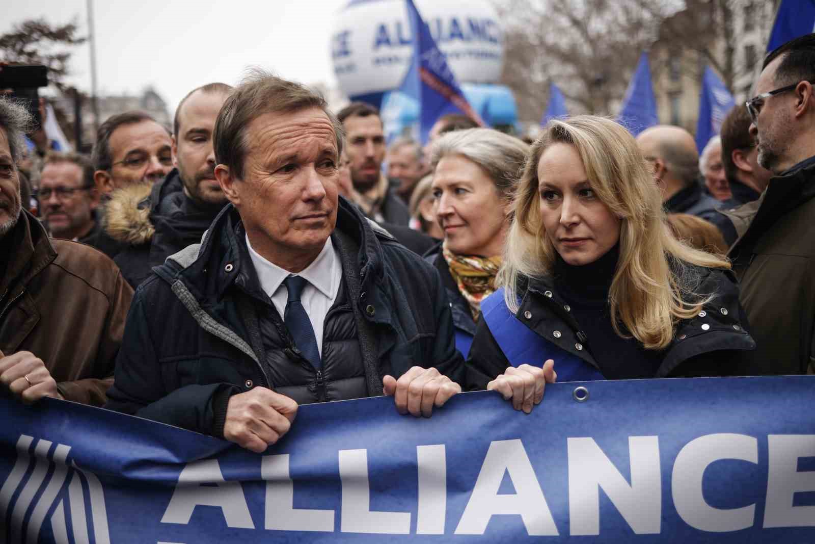 Fransa’da binlerce kişiden polise destek ve kaynak yetersizliğine dikkat çekmek için yürüyüş
