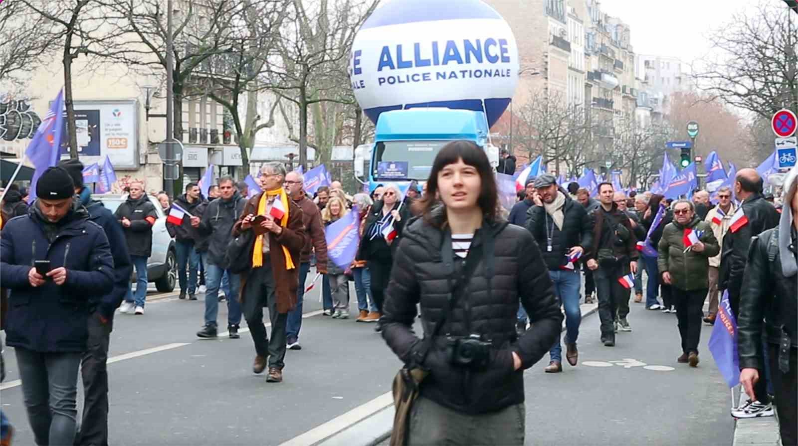 Fransa’da binlerce kişiden polise destek ve kaynak yetersizliğine dikkat çekmek için yürüyüş

