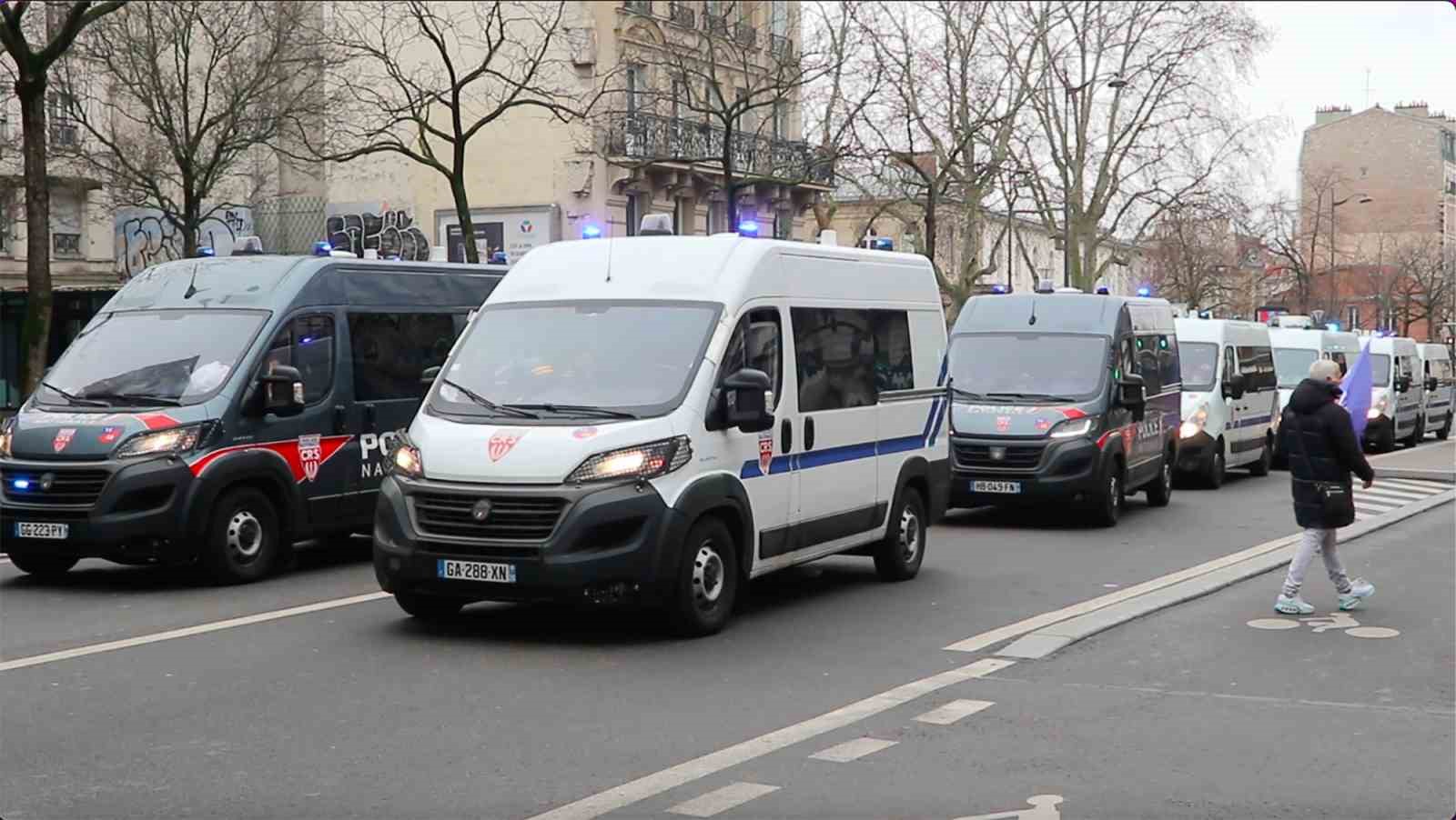 Fransa’da binlerce kişiden polise destek ve kaynak yetersizliğine dikkat çekmek için yürüyüş
