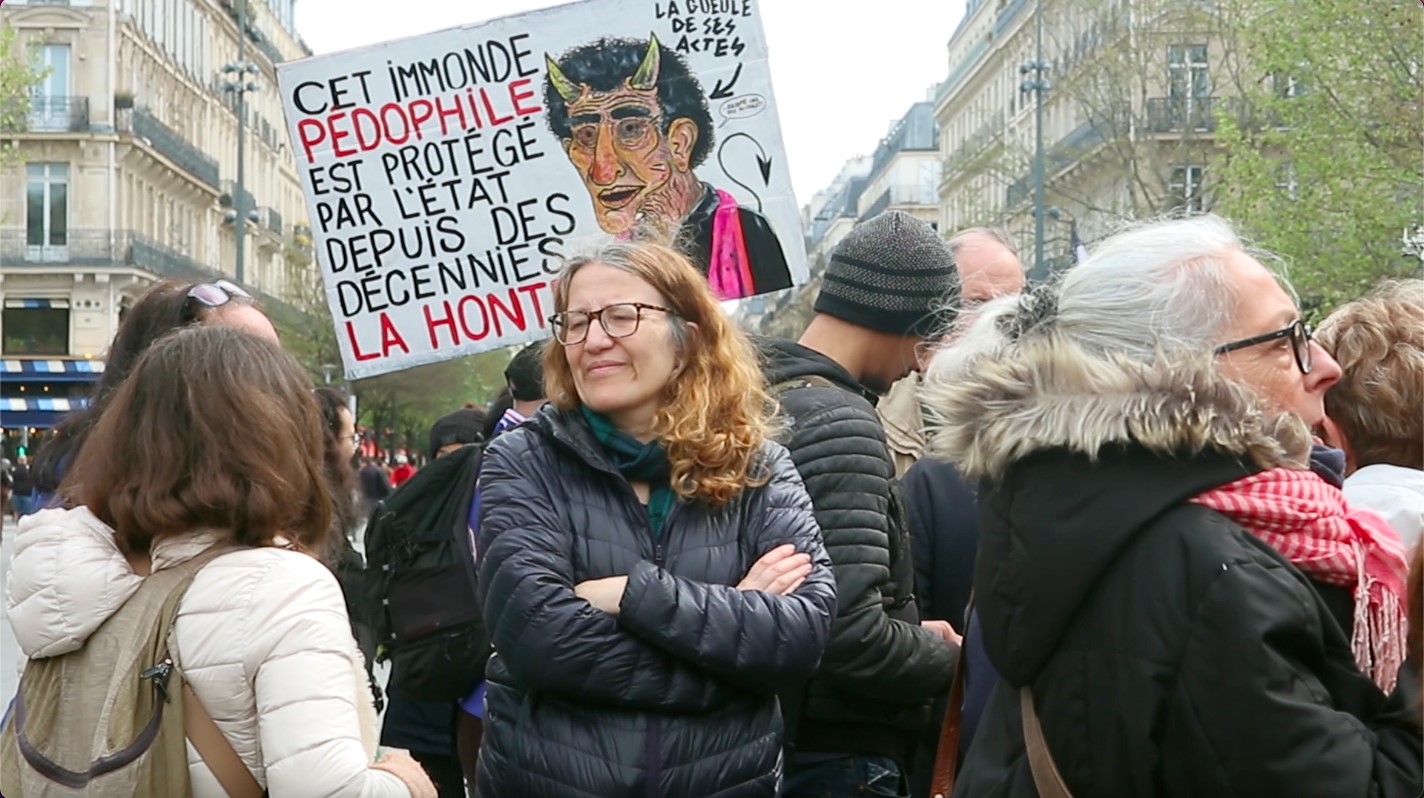 Fransa’da çocuk istismarlarına karşı "Çocuğuma Dokunma" protestosu
