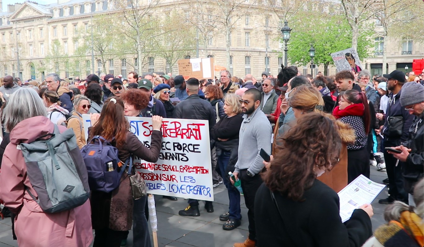 Fransa’da çocuk istismarlarına karşı "Çocuğuma Dokunma" protestosu
