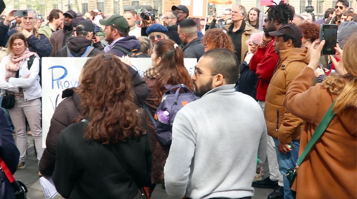 Fransa’da çocuk istismarlarına karşı "Çocuğuma Dokunma" protestosu
