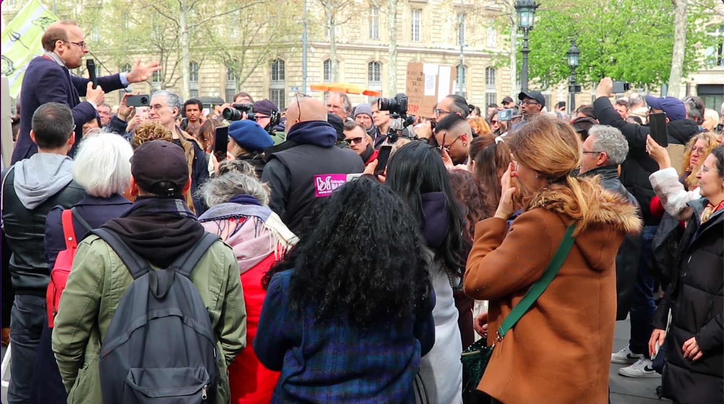 Fransa’da çocuk istismarlarına karşı "Çocuğuma Dokunma" protestosu
