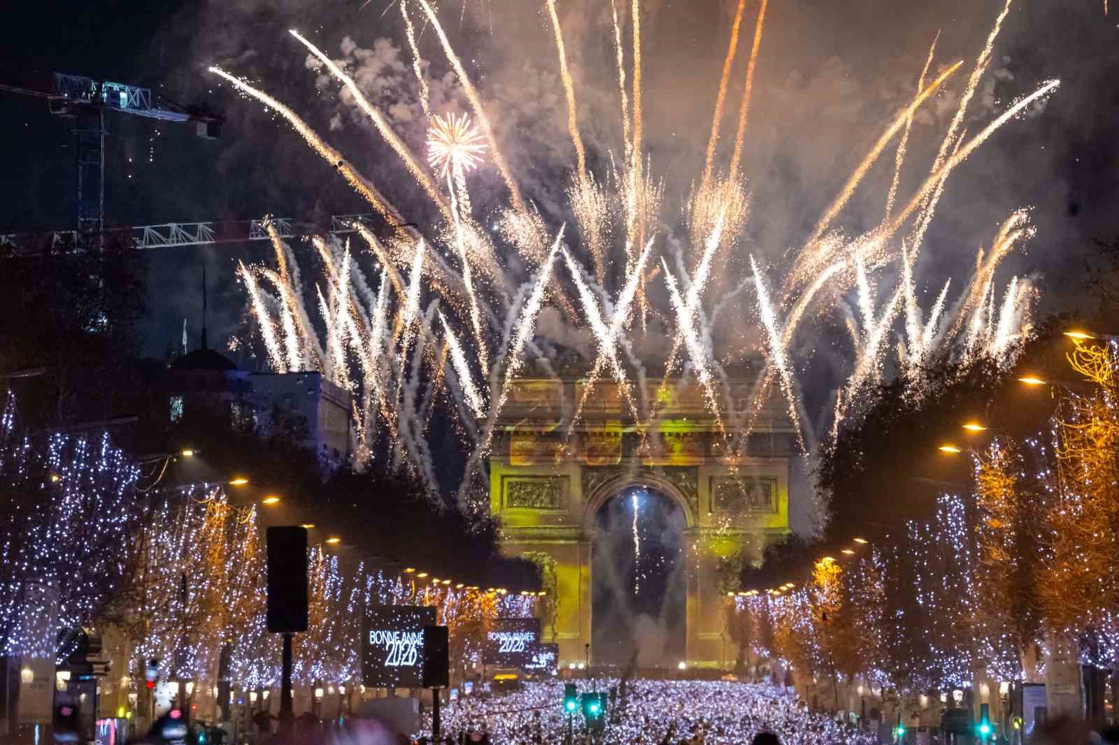 Fransa’da yeni yıl üst düzey güvenlik önlemleri altında kutlandı
