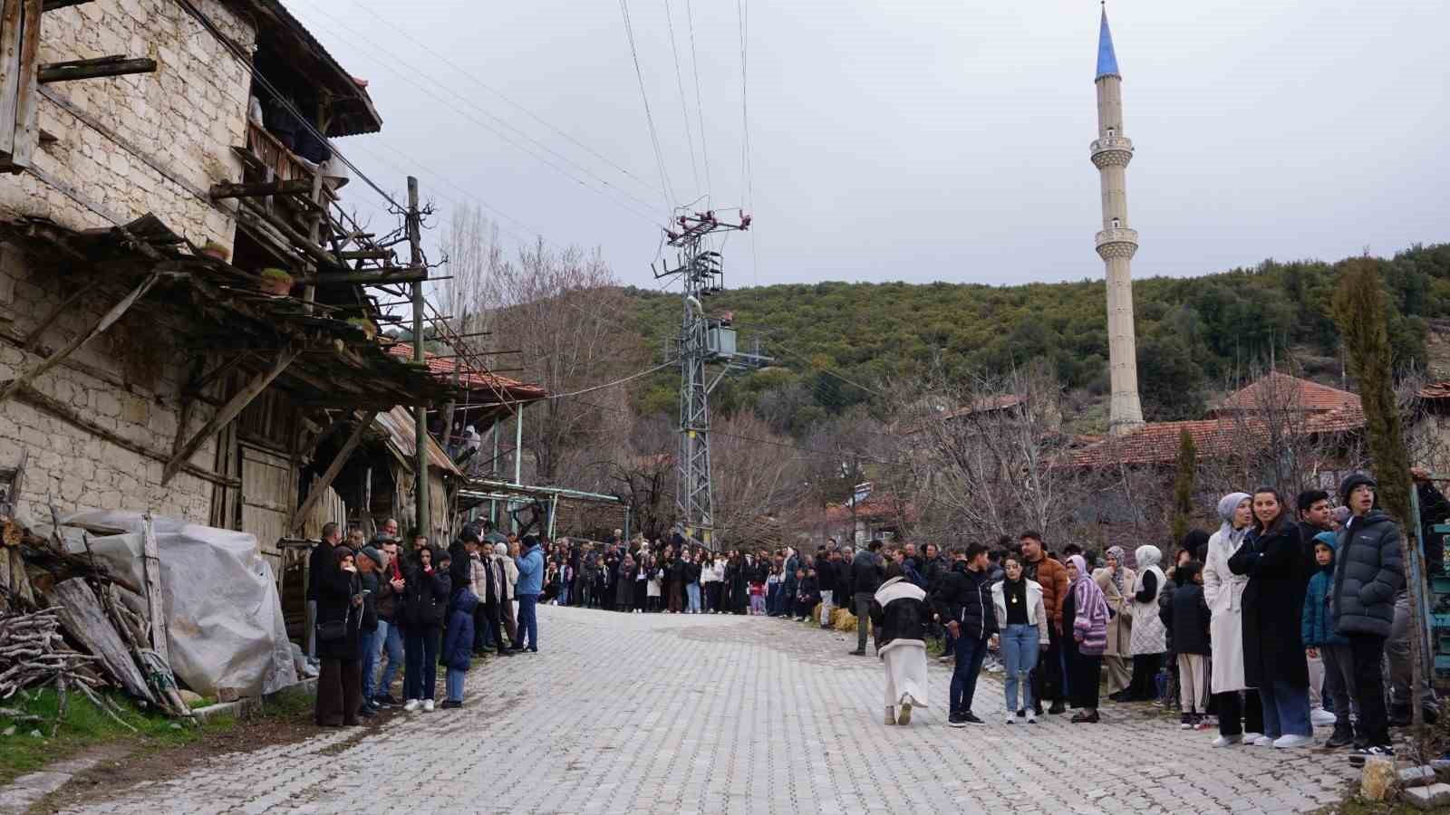 Fren yok, heyecan çok, geleneksel tahta araba yarışı bu yılda nefesleri kesti
