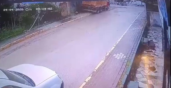 Freni boşalan kamyon dehşet saçtı: Yaşlı adam feci şekilde can verdi

