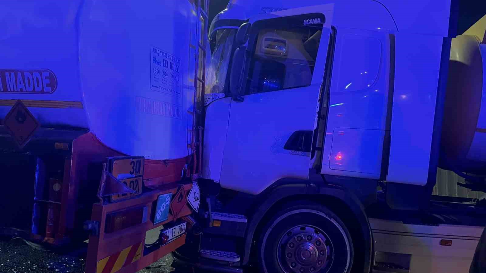 Freni boşalan tanker zincirleme kazaya sebep oldu: 1 yaralı
