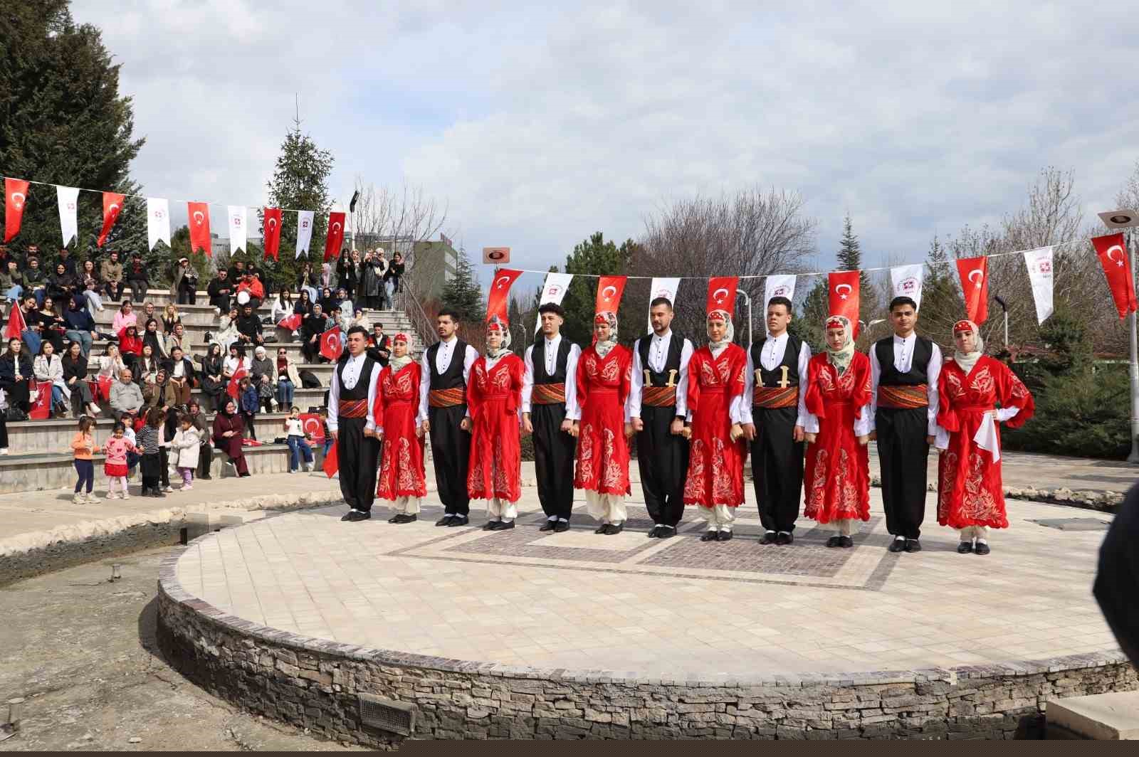 FÜ’de Nevruz Bayramı coşkuyla kutlandı
FÜ’de Nevruz Bayramı coşkuyla kutlandı
