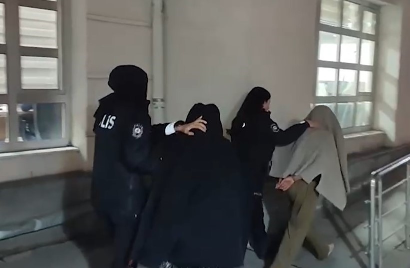 Fuhuş pazarlığı yaptıkları şahsın altın ve dövizlerini çalan şüpheliler yakalandı
