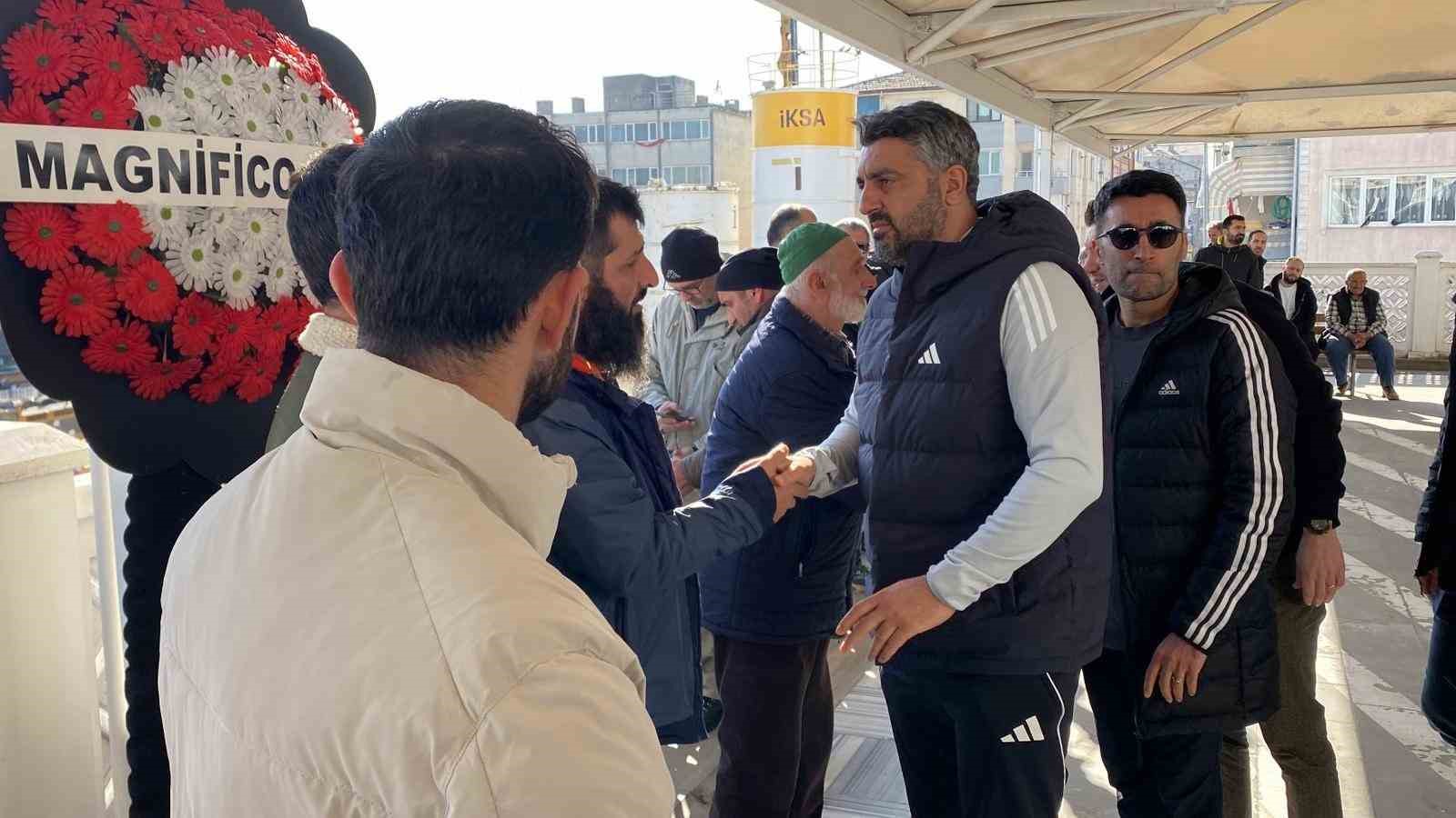 Futbolcu Mesut Özdemir’in babası Kocaeli’de son yolculuğuna uğurlandı
