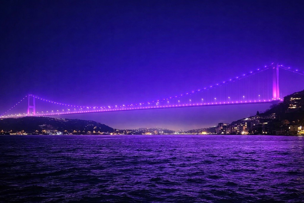 Galata Kulesi’ne "Kanserde Erken Teşhis Hayat Kurtarır" mesajı yansıtıldı
