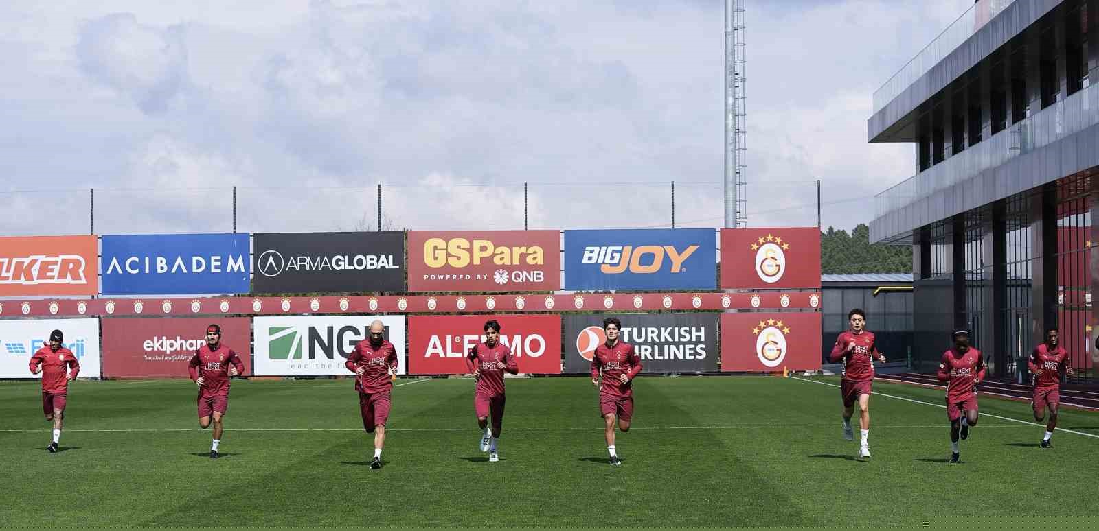 Galatasaray günü çift antrenmanla tamamladı
