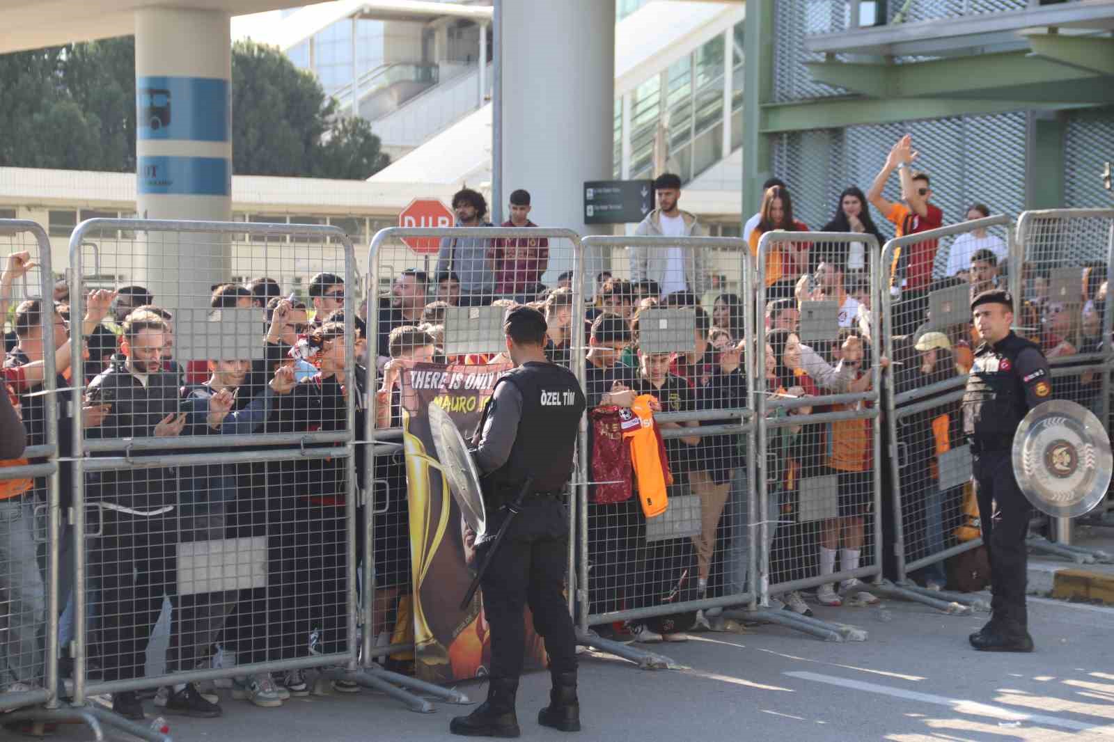 Galatasaray kafilesi İzmir’de
