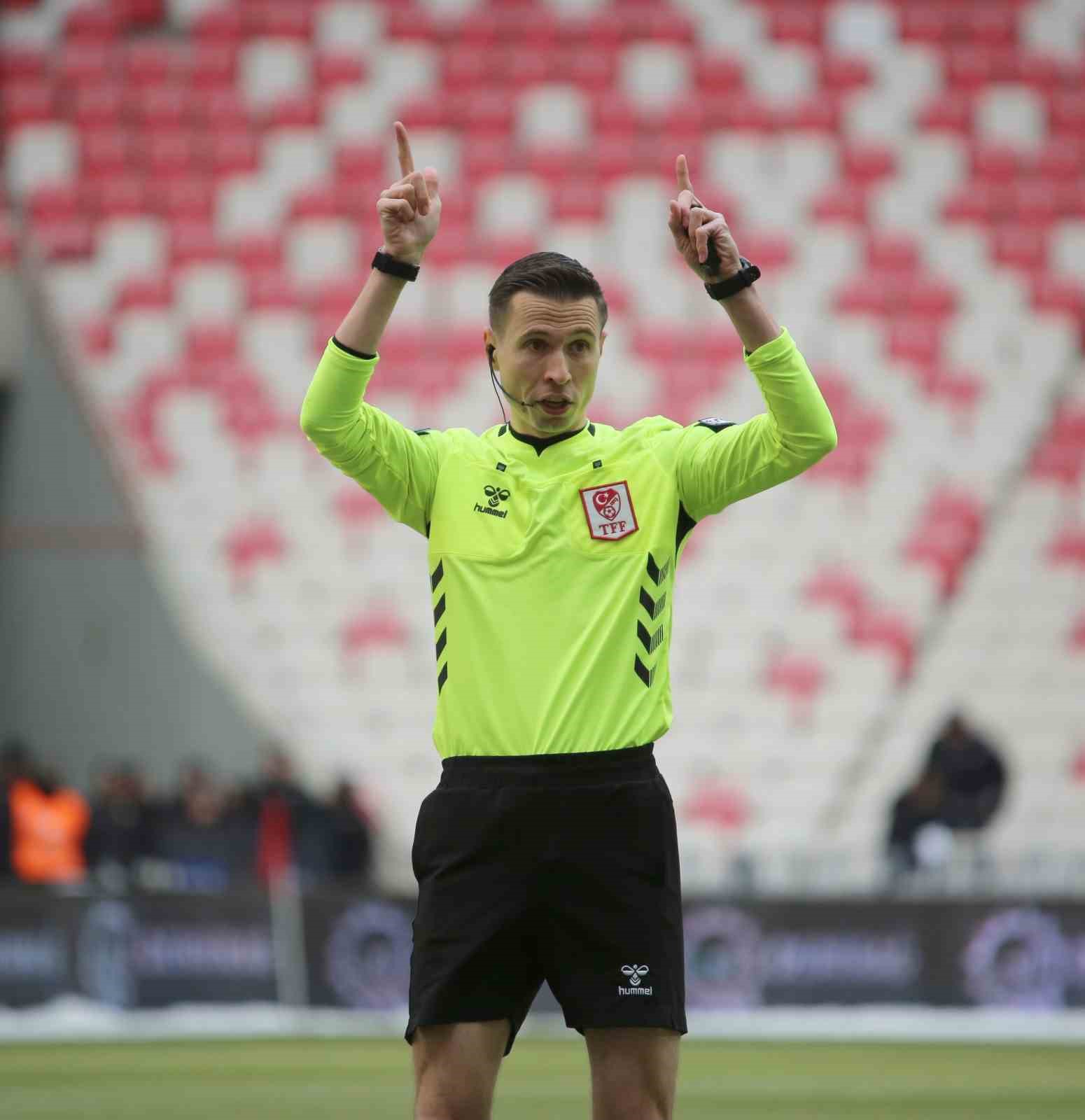 Galatasaray - Kayserispor maçını Adnan Deniz Kayatepe yönetecek
