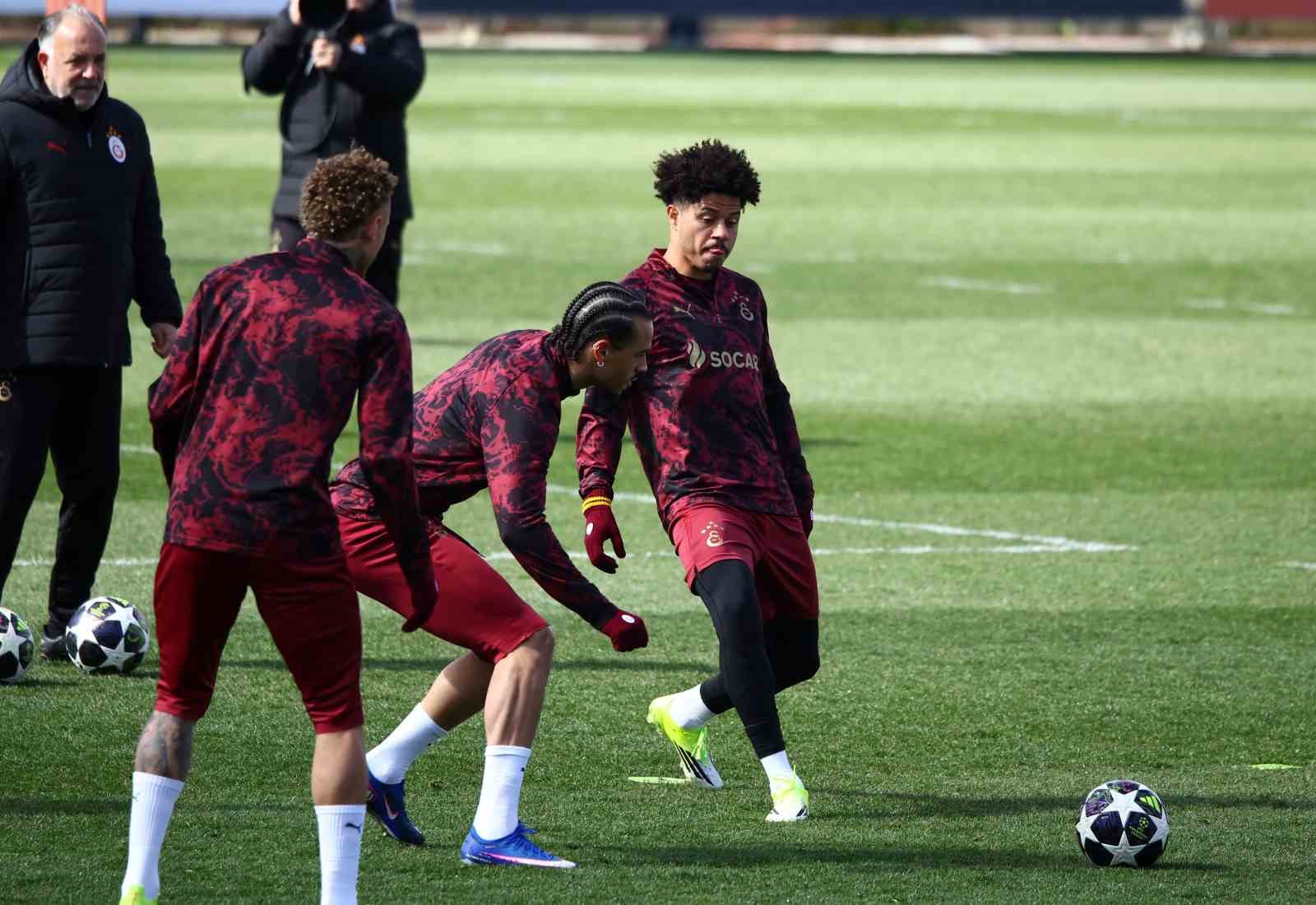 Galatasaray, Liverpool maçı hazırlıklarını tamamladı
