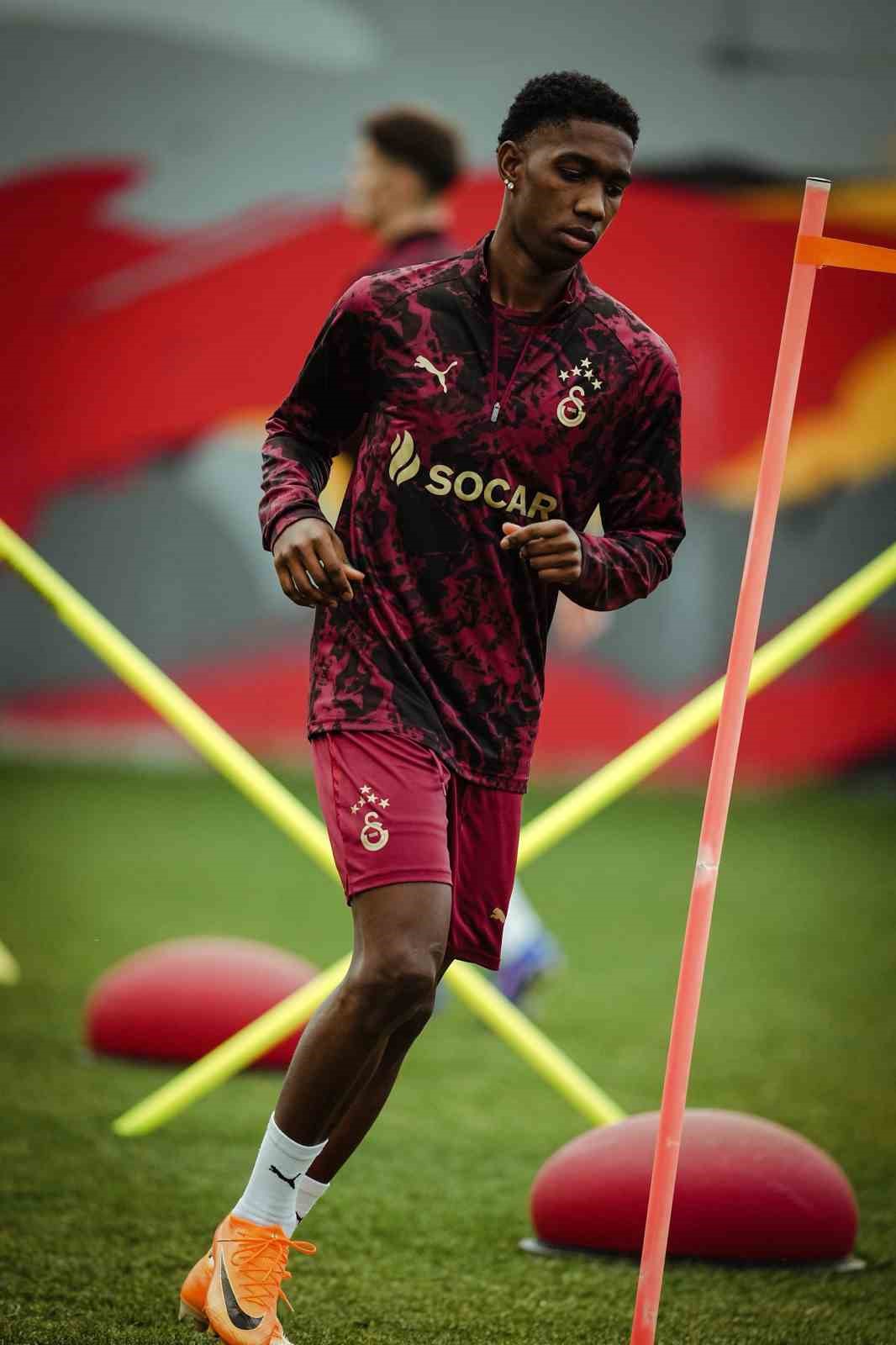 Galatasaray, Manchester City maçı hazırlıklarına başladı
