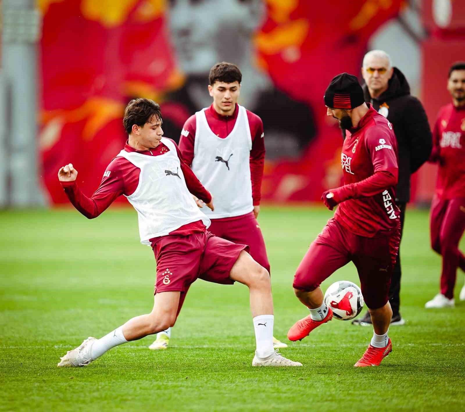 Galatasaray, Trabzonspor maçı hazırlıklarını sürdürdü
