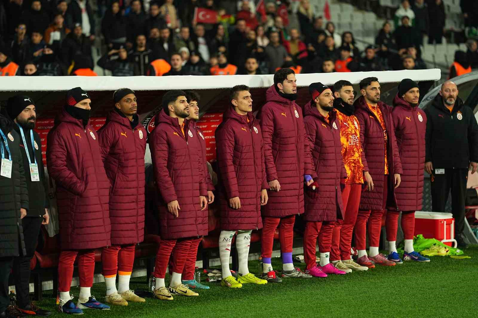 Galatasaray’da 3 değişiklik
Galatasaray’da 3 değişiklik