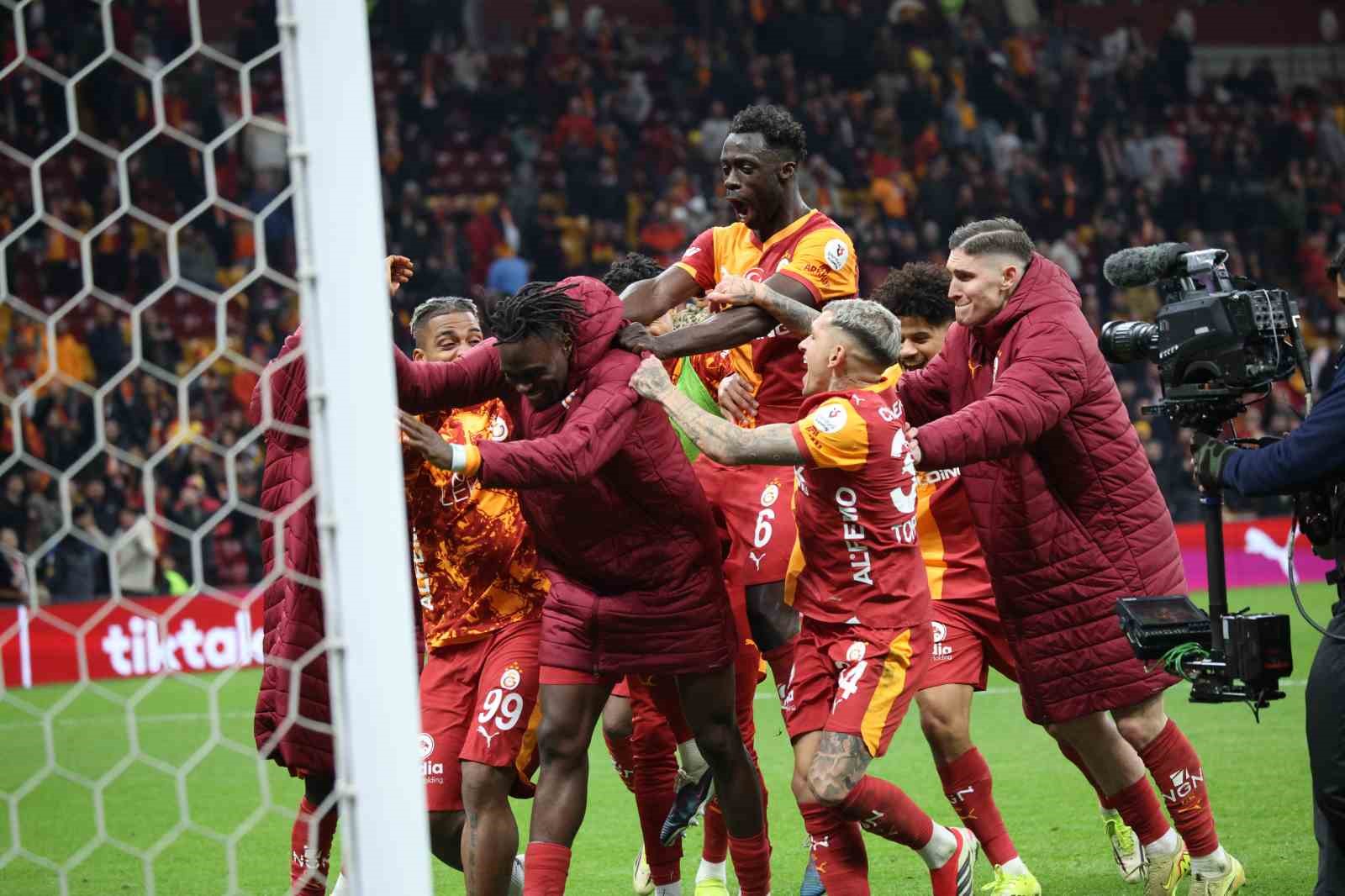Galatasaray’da maç sonu büyük sevinç
