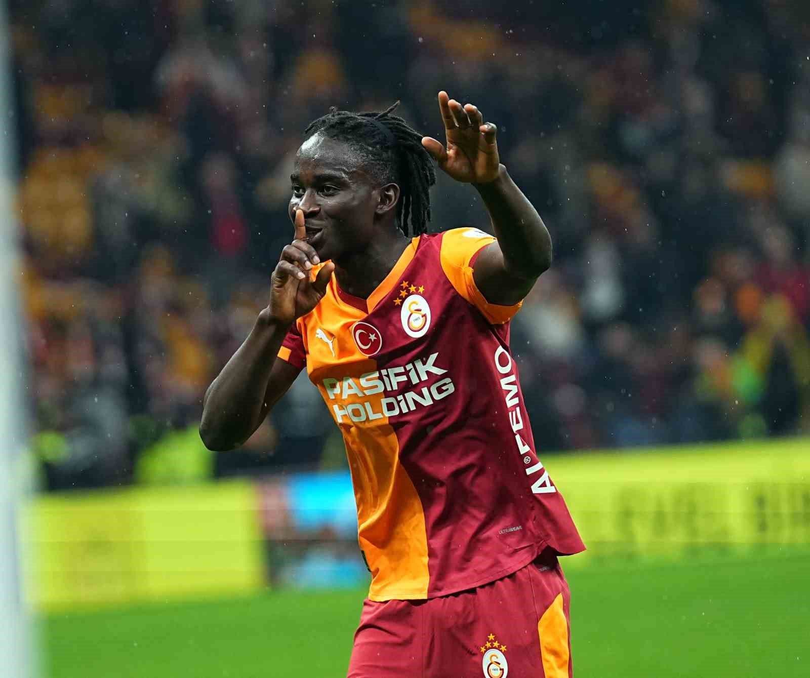Galatasaray’da maç sonu üçlüsü Renato Nhaga’dan
