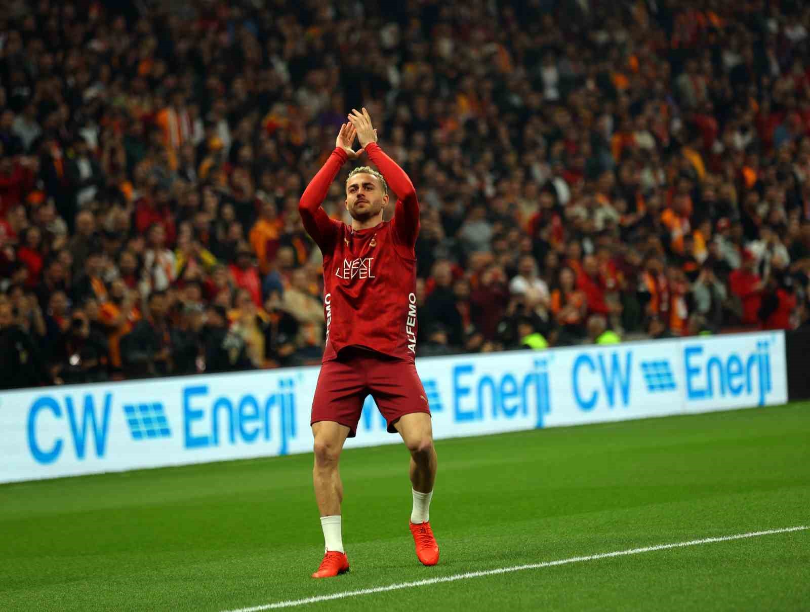 Galatasaray’dan stadyumda taraftara açık antrenman
