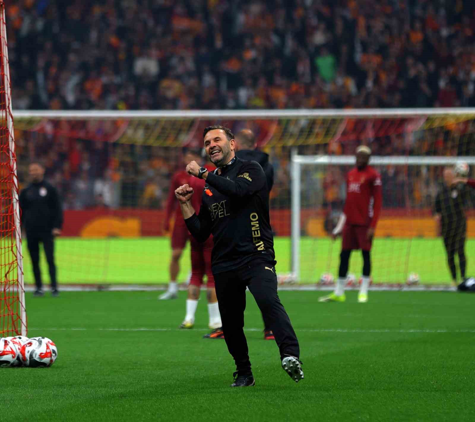 Galatasaray’dan stadyumda taraftara açık antrenman
