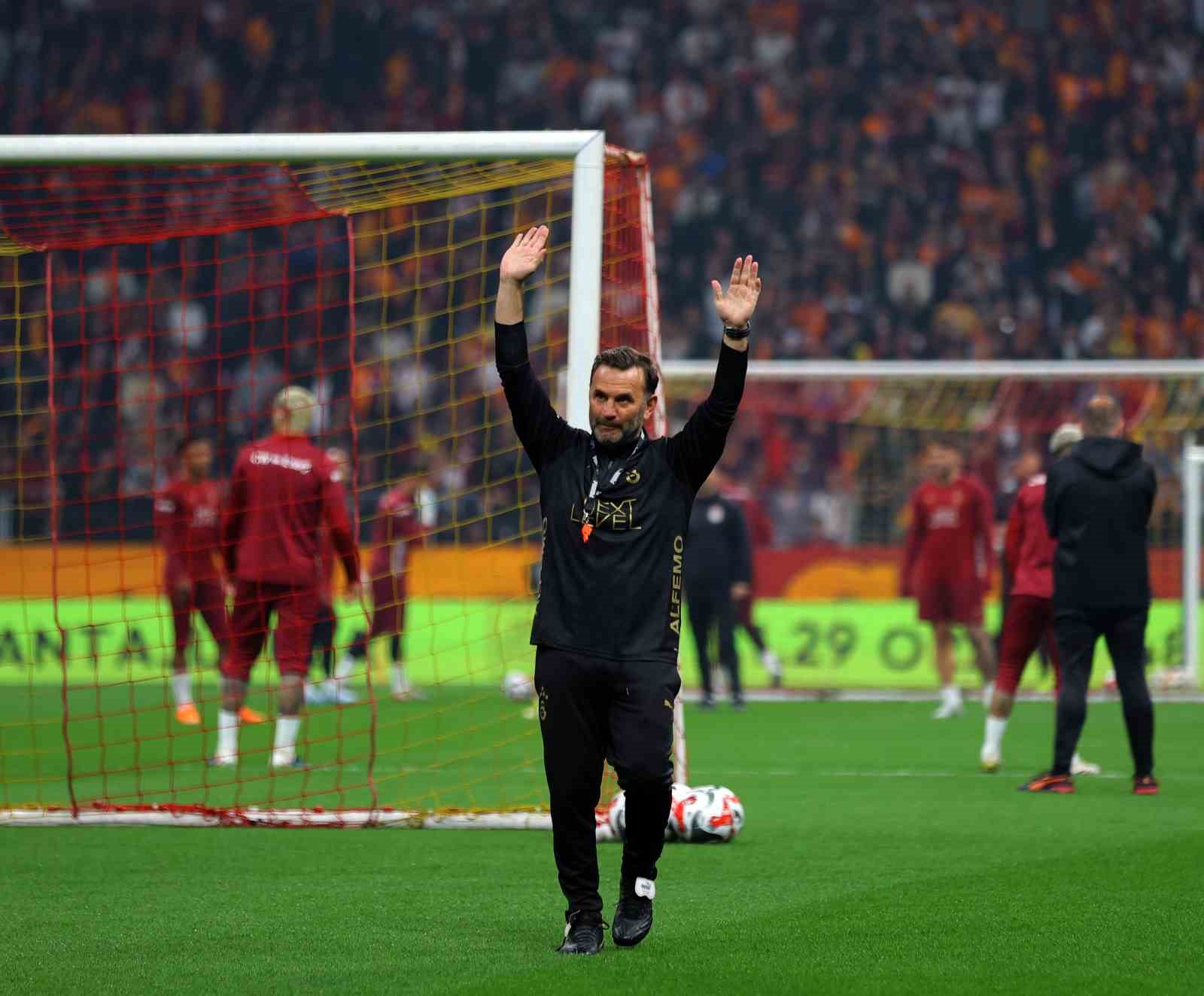 Galatasaray’dan stadyumda taraftara açık antrenman
