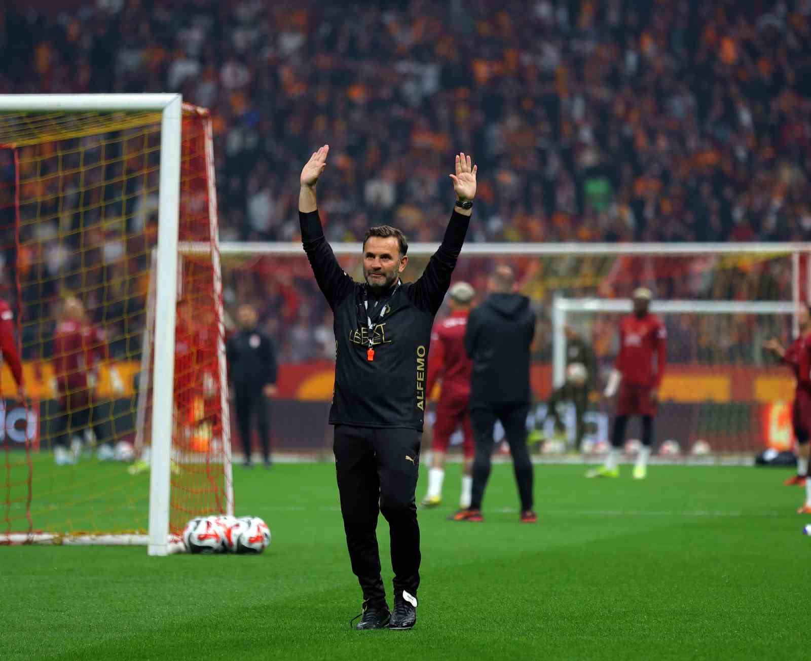 Galatasaray’dan stadyumda taraftara açık antrenman
