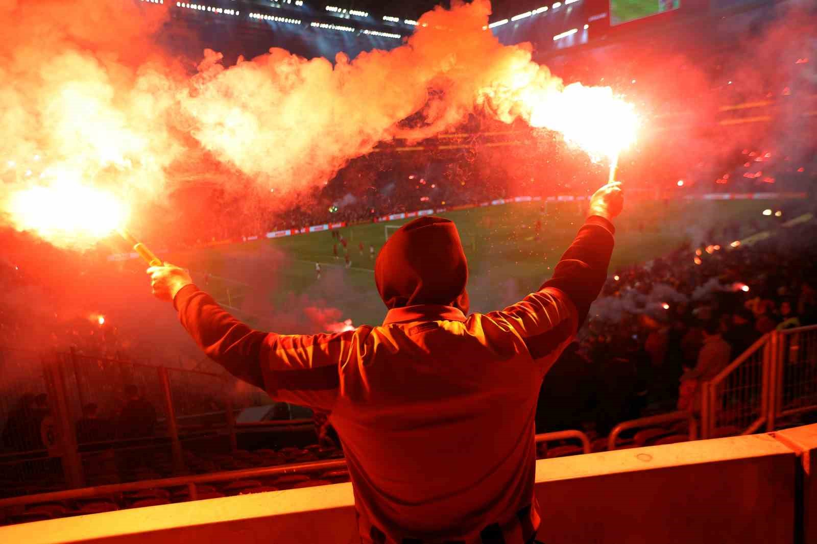 Galatasaray’dan stadyumda taraftara açık antrenman
