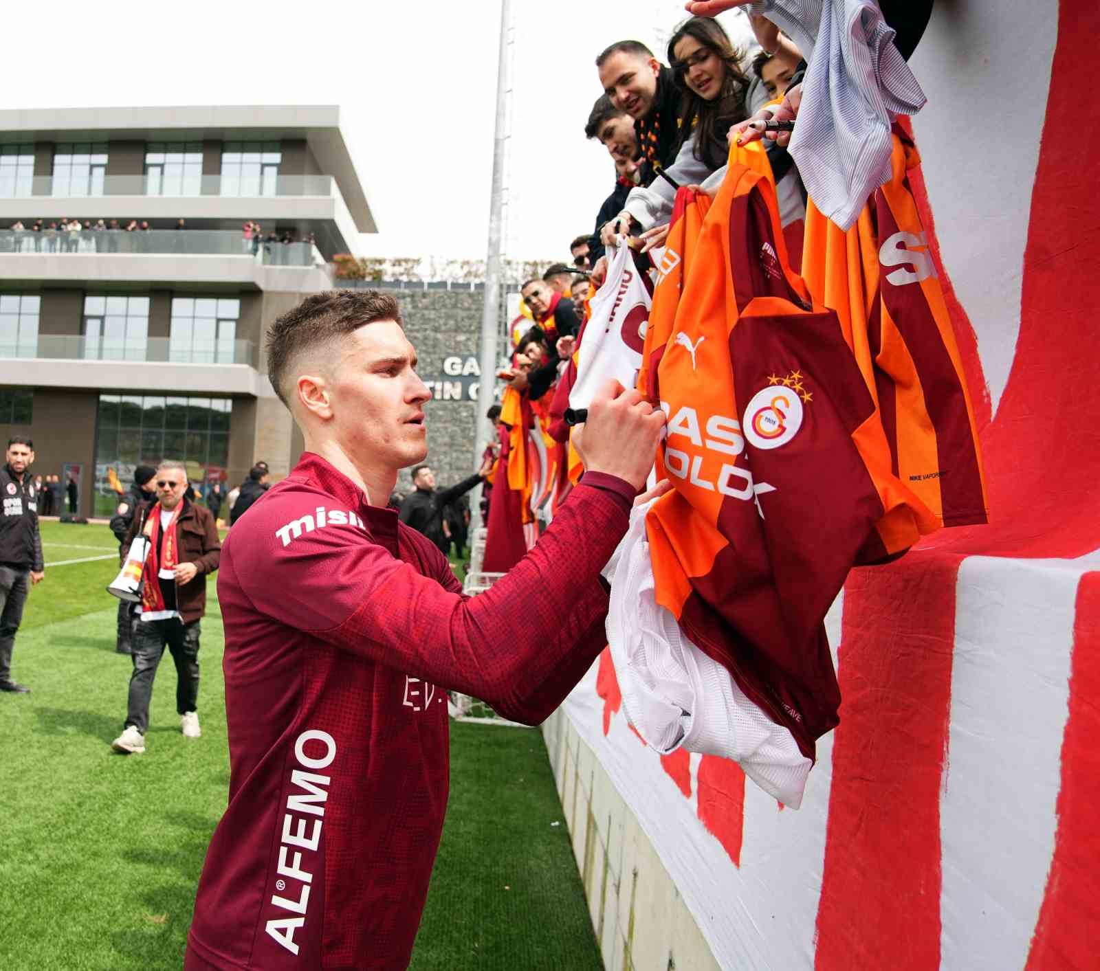 Galatasaray’dan taraftarlara açık antrenman
