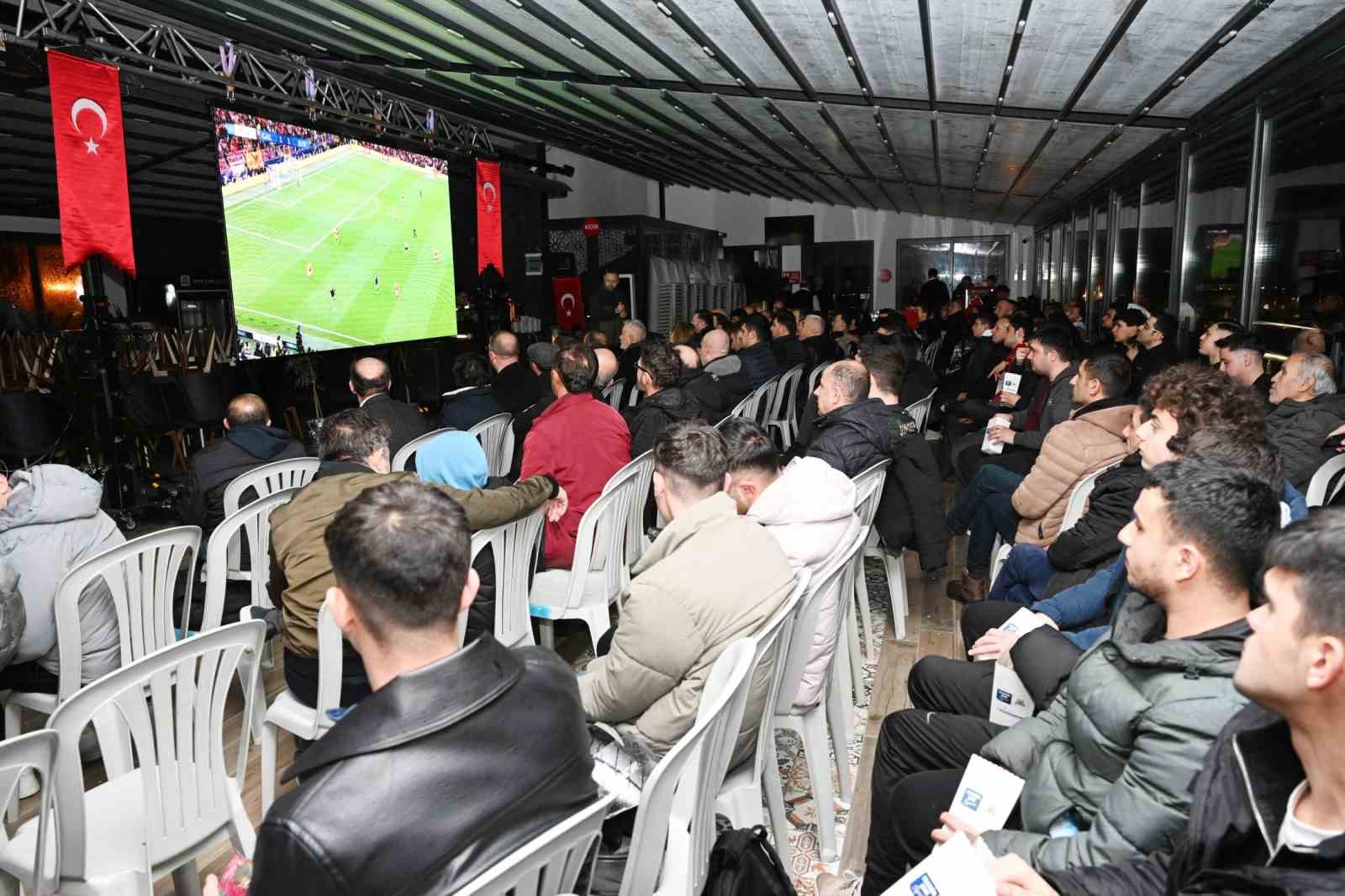 Galatasaray’ın Avrupa zaferini birlikte izlediler
