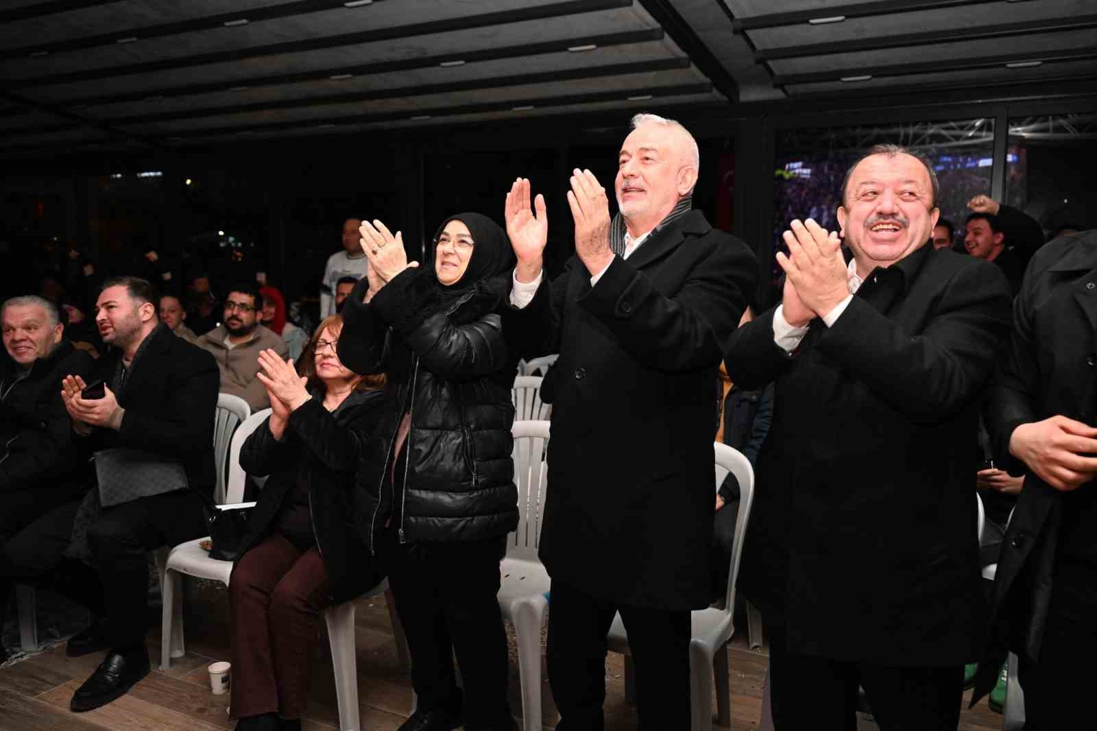 Galatasaray’ın Avrupa zaferini birlikte izlediler
