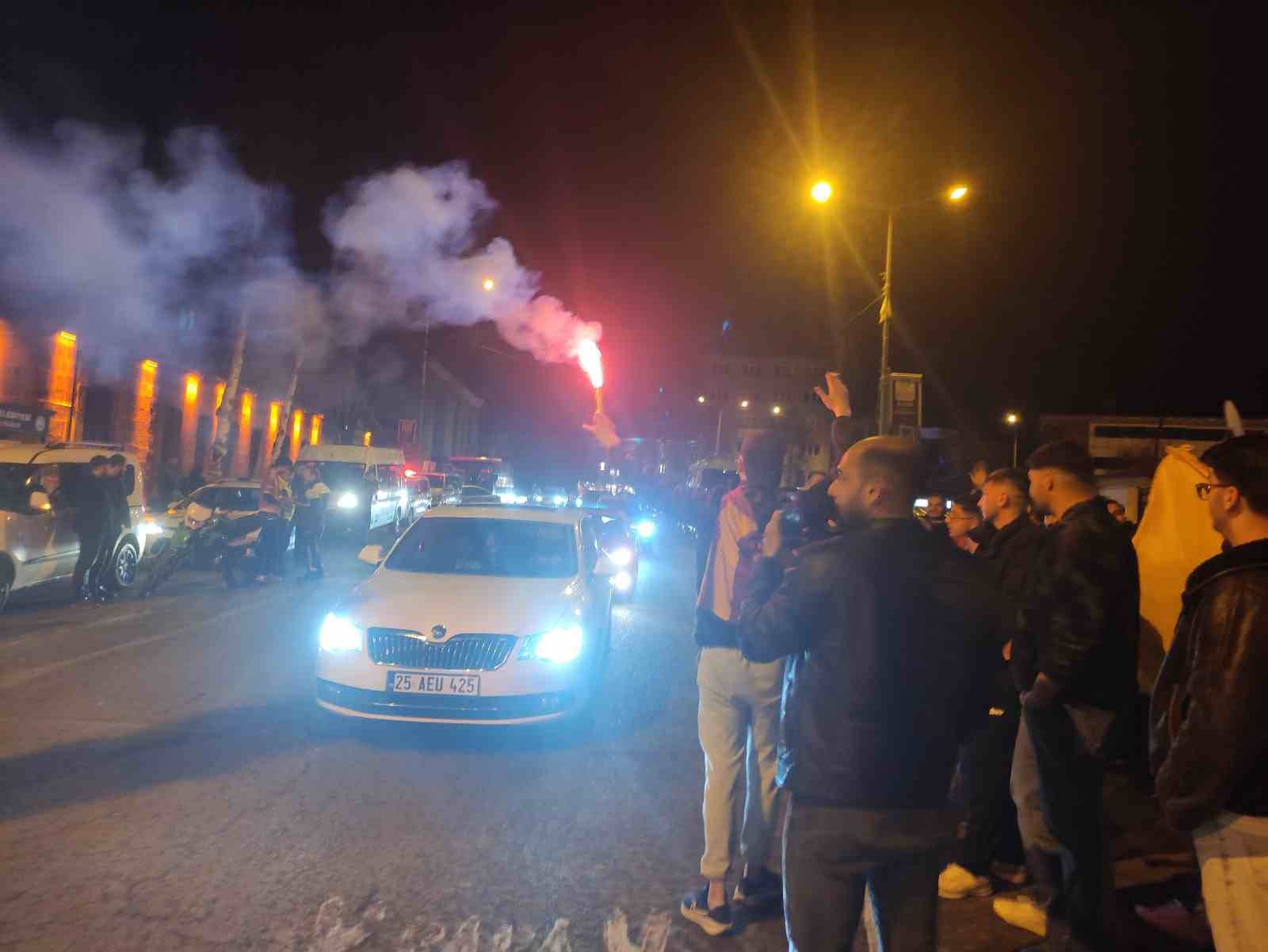 Galatasaray’ın Fenerbahçe galibiyeti sonrası Ardahan’da büyük coşku
