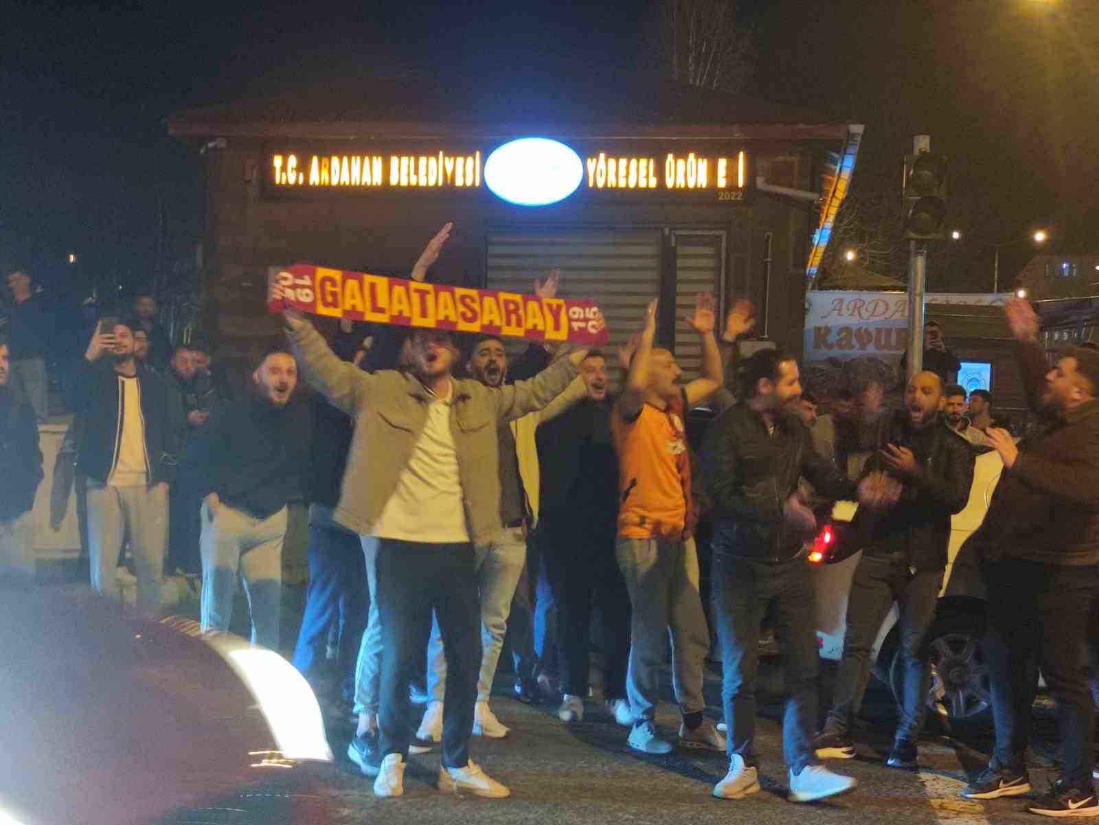 Galatasaray’ın Fenerbahçe galibiyeti sonrası Ardahan’da büyük coşku
