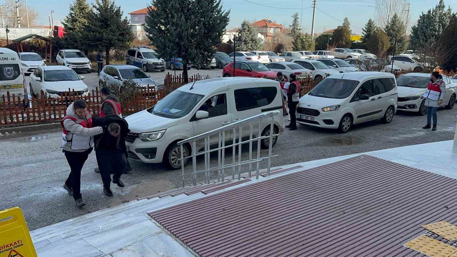 Gasp olayının şüphelileri önce kameraya ardından polise yakalandı
Gasp olayının şüphelileri önce kameraya ardından polise yakalandı