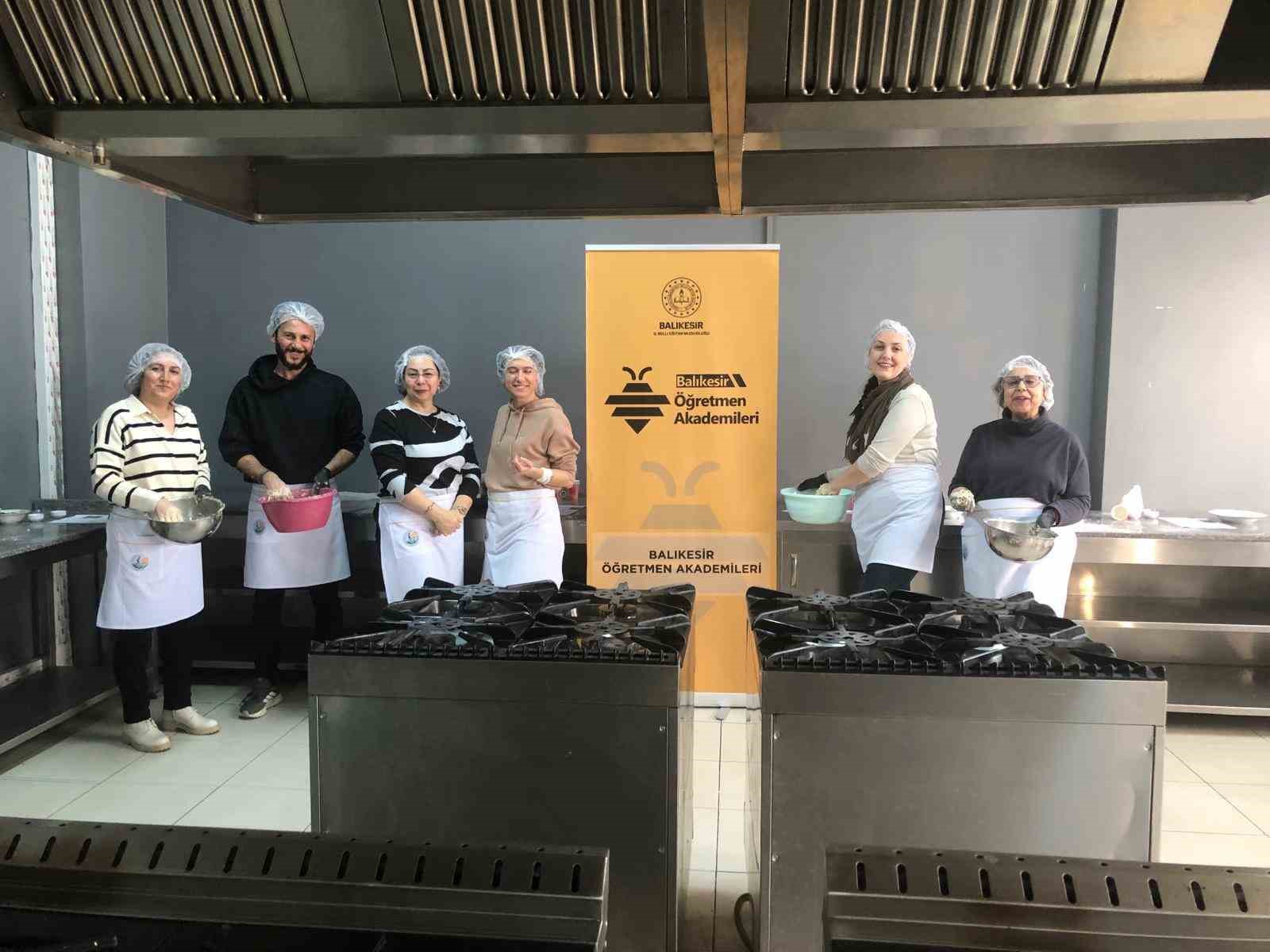 Gastronomi Akademisinde Dursunbey kabaklı ekmeği tanıtıldı
Gastronomi Akademisinde Dursunbey kabaklı ekmeği tanıtıldı