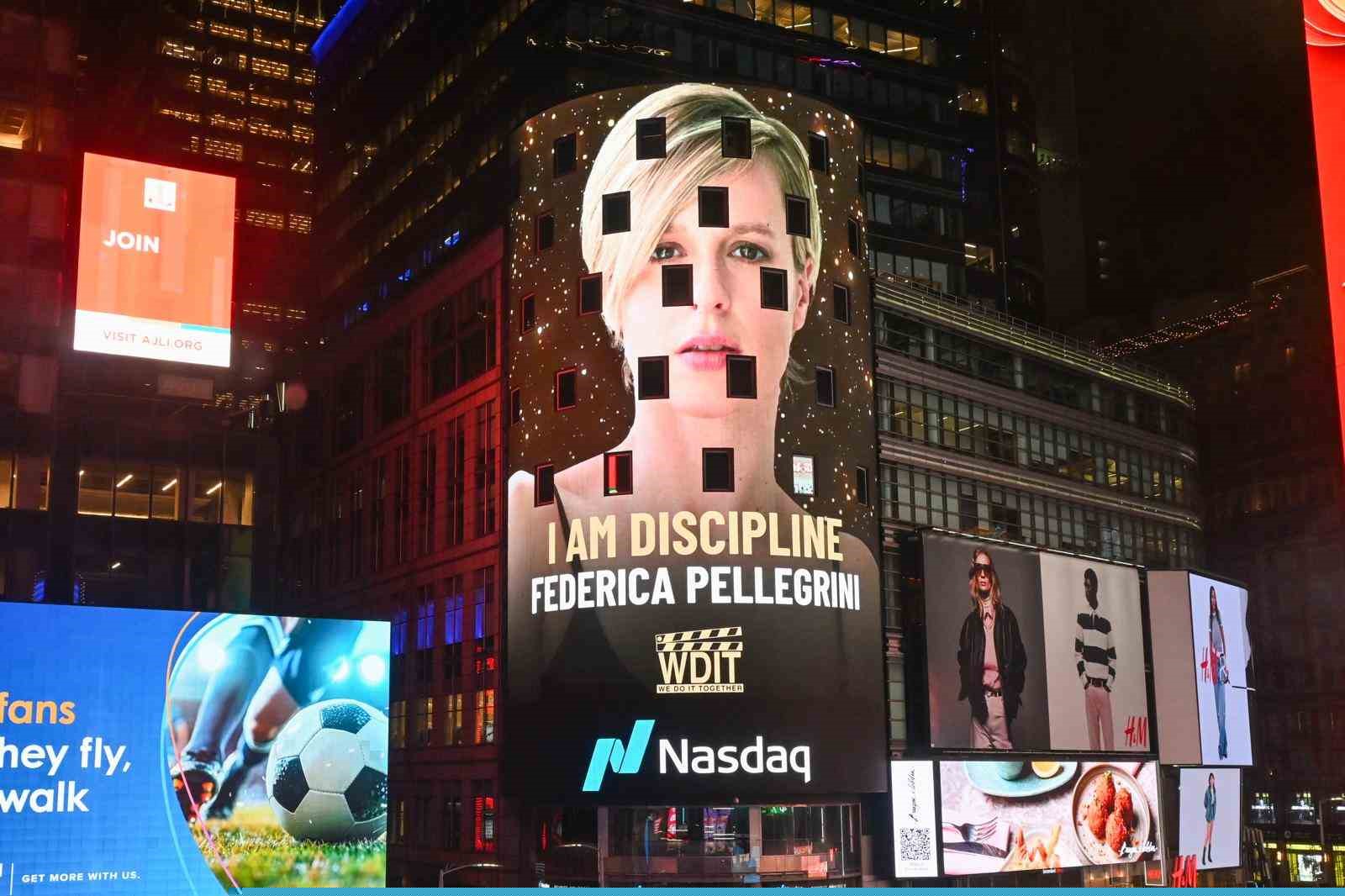 Gazeteci Aslıgül Atasagun ve oyuncu Neslihan Atagül’ün yer aldığı "I AM" kampanyası New York’u aydınlattı
