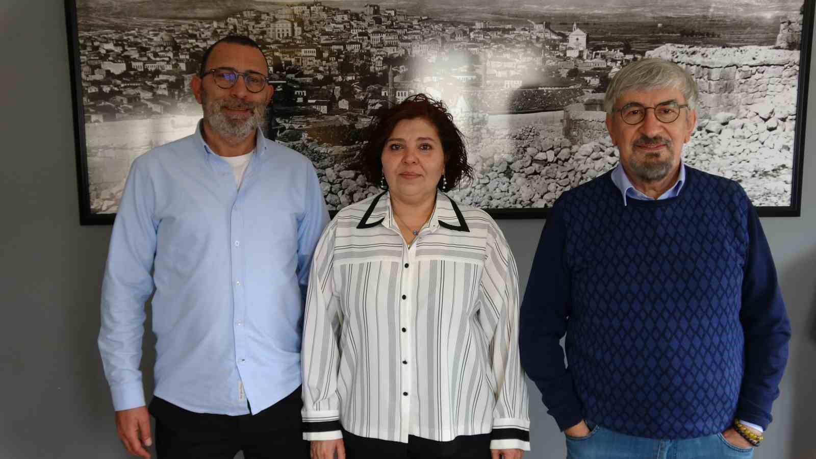 Gazeteci baba ve 2 çocuğu aynı mesleği yapmanın gururunu yaşıyor
